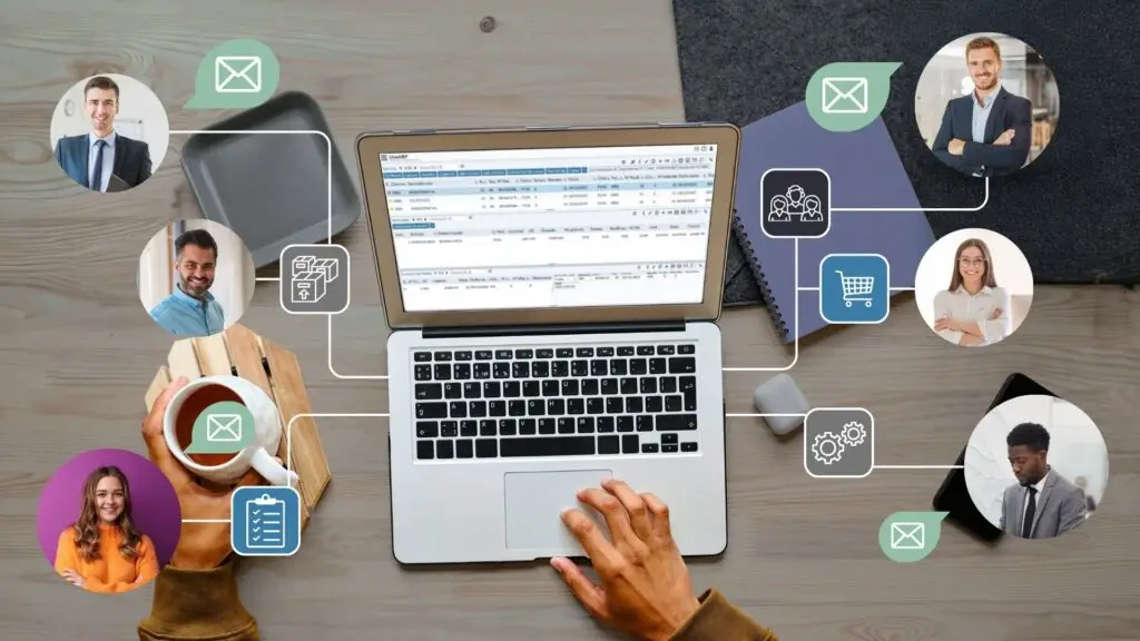 Computadora mostrando la interfaz de KwARP, conectando varios profesionales de diferentes áreas con un mismo software
